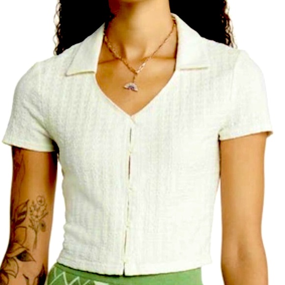 B.P Cropped Ivory V Neck Button with Loop Closure Short Sleeve Top Womens 3X - Picture 1 of 12